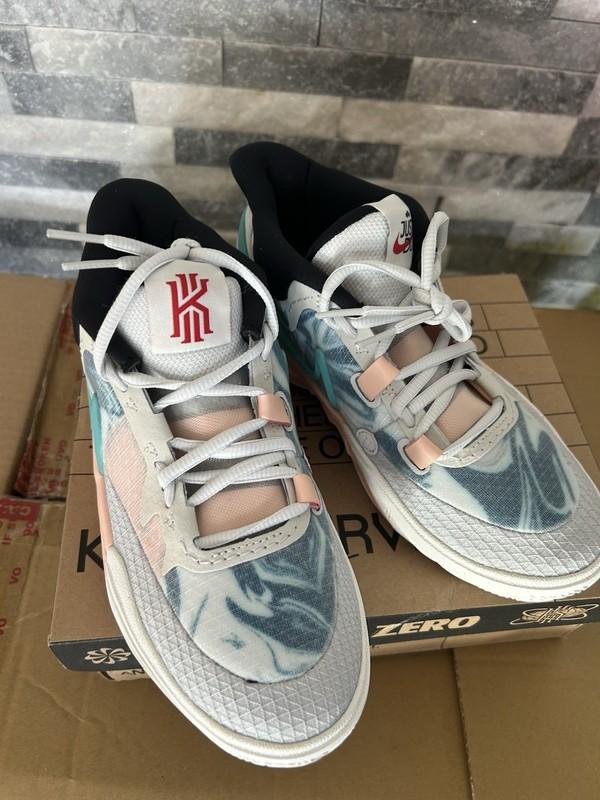 NIKE KYRIE 8 GO (GS) Light Bone/ Yellow Strike KIDS SIZE 4.5Y