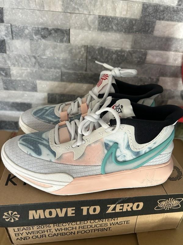 NIKE KYRIE 8 GO (GS) Light Bone/ Yellow Strike KIDS SIZE 4.5Y