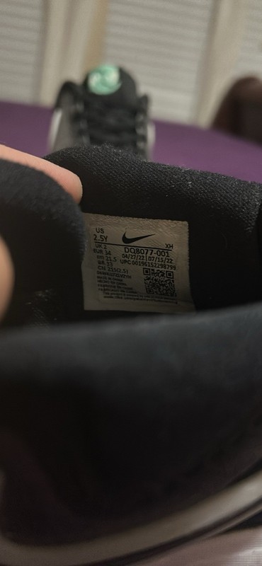 Nike Kyrie 8 Orca Color Scheme: Black Mercury Green Size 2.5