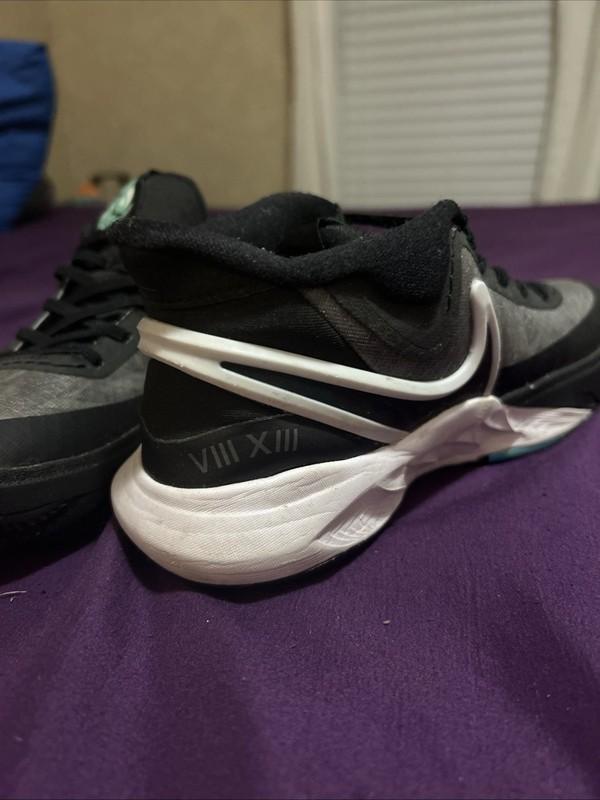 Nike Kyrie 8 Orca Color Scheme: Black Mercury Green Size 2.5