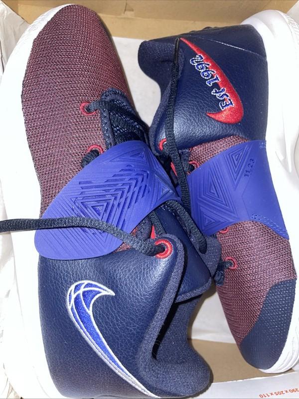Nike KYRIE Flytrap 3 Size 5.5 Grade School (big Kids)