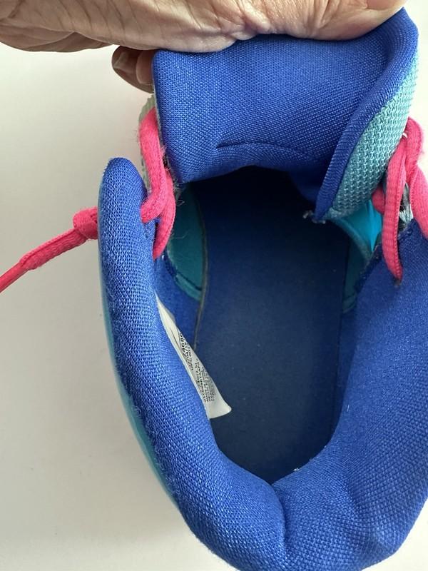 Nike Kyrie Pool GS Big Boys Blue Sneakers Size 5.5Y SKU 6526