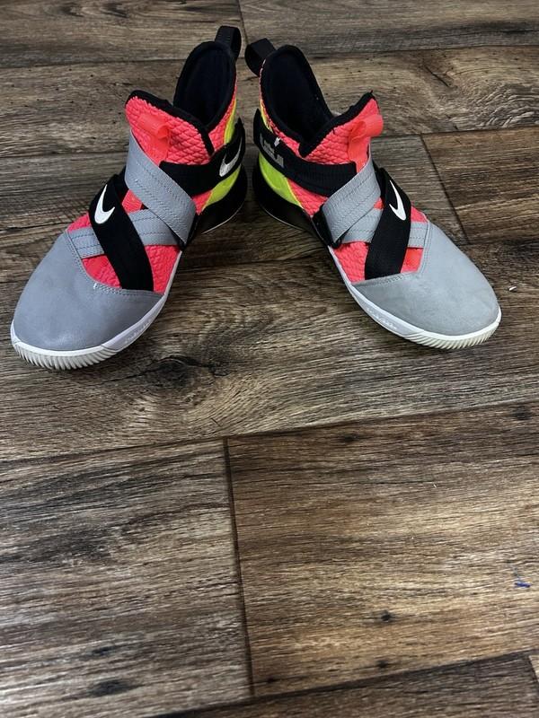 Nike LeBron Soldier 12 Shoes Youth Size 7Y Basketball AO4054-800 Sneakers