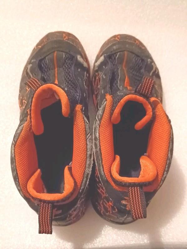 NIKE Little Posite One Lava Youth Sneakers Beaters Size 2.5Y