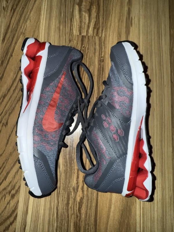 Nike NEW Reax Run 9 747216-002 Boys Gray Red Top Running Shoes Sz 2Y 2015