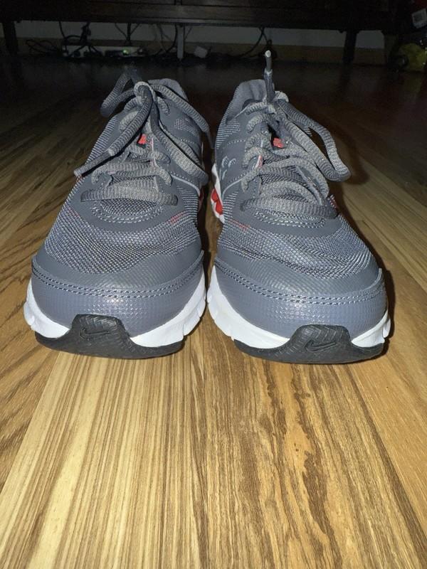 Nike NEW Reax Run 9 747216-002 Boys Gray Red Top Running Shoes Sz 2Y 2015