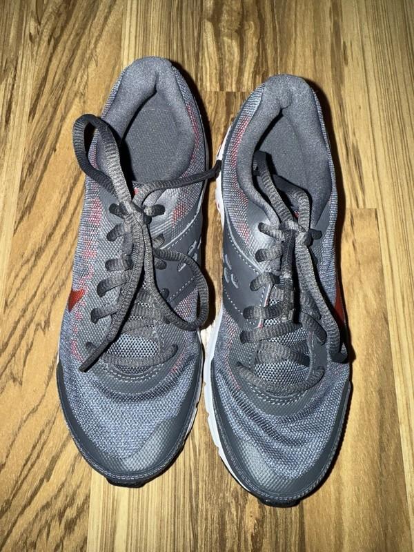 Nike NEW Reax Run 9 747216-002 Boys Gray Red Top Running Shoes Sz 2Y 2015