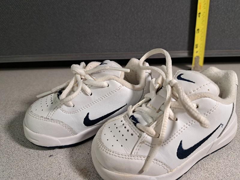 Nike Play Size 5c White Leather Sneakers Gently Used #2675L230