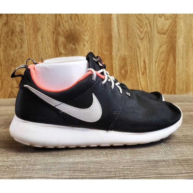 Nike Roshe Run Sneakers Youth Size 6 Black