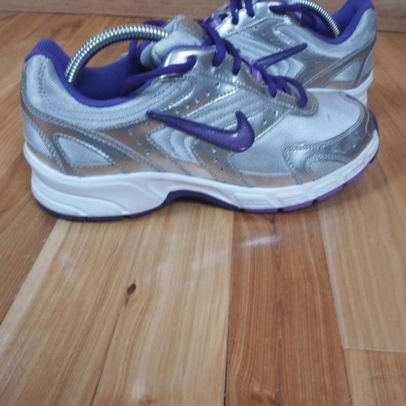 Nike Run II Purple And Silver Sneakers Youth Size 5