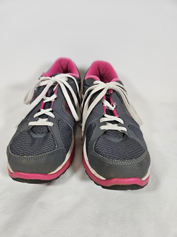 NIKE running sneakers youth 6.5Y athletic Gray White Pink 525593-002