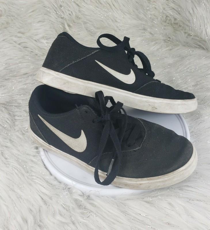 Nike SB Boy's Athletic Skate Shoes Black 5Y 705266-001 Canvas
