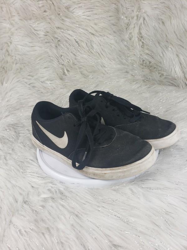 Nike SB Boy's Athletic Skate Shoes Black 5Y 705266-001 Canvas