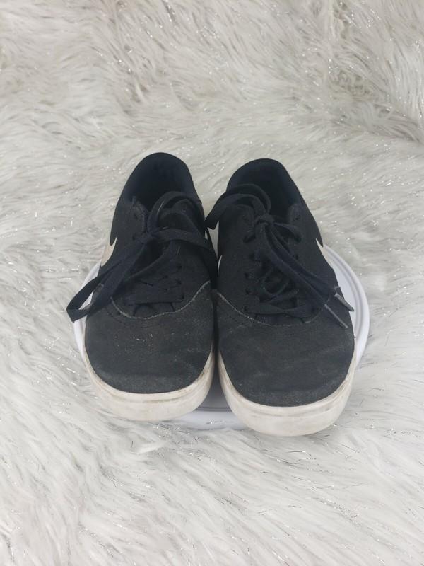 Nike SB Boy's Athletic Skate Shoes Black 5Y 705266-001 Canvas