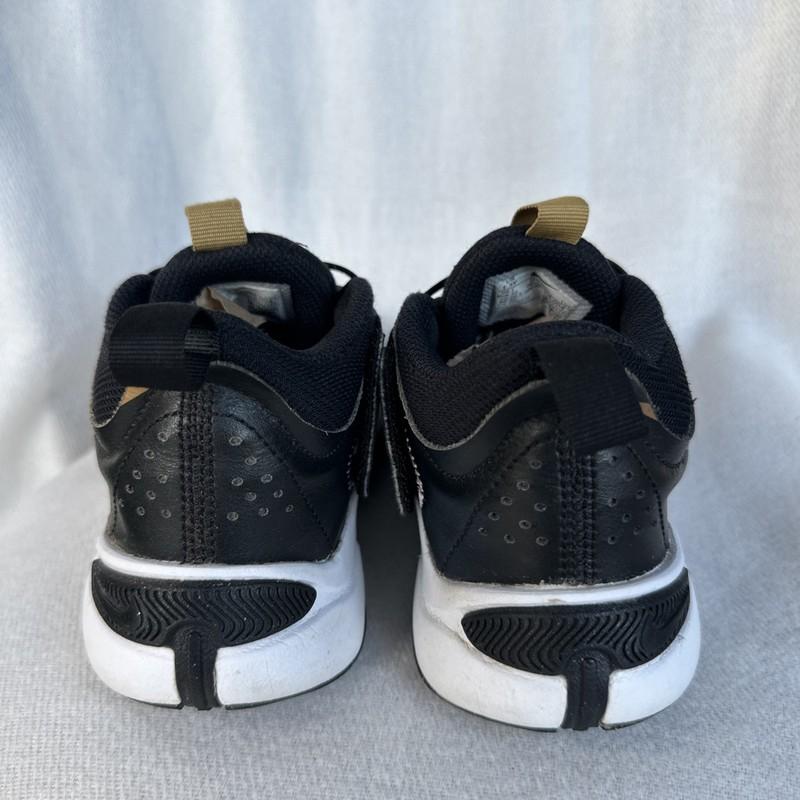 Nike Team Hustle D 11 (GS) Black/Gold/White Youth Sneakers Size 1.5Y DV8994