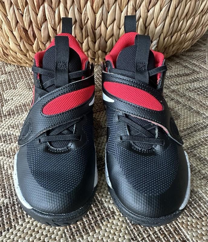 Nike Team Hustle D 11 PS Basketball Shoes Black/Team Red Youth Size 2