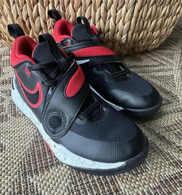 Nike Team Hustle D 11 PS Basketball Shoes Black/Team Red youth size 2