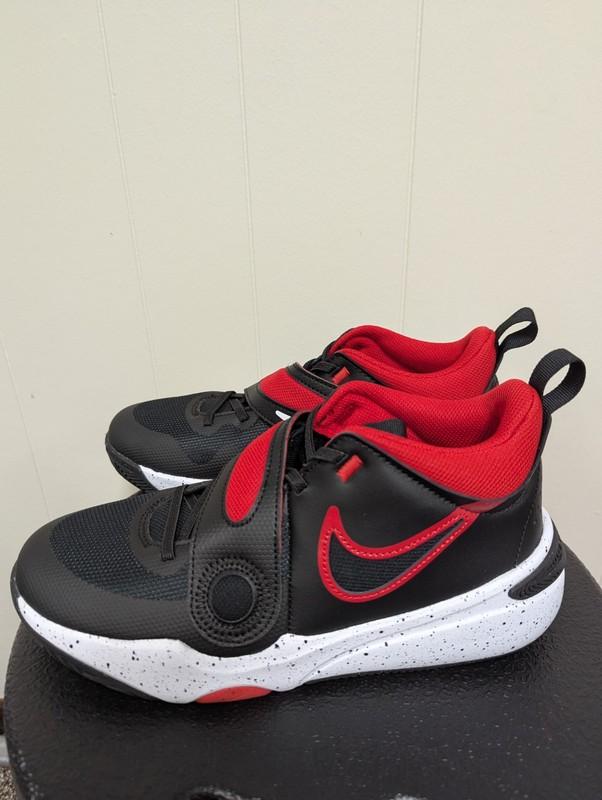 Nike Team Hustle D 11 Youth Size 7Y Black Red Basketball Shoes DV8996 003 New