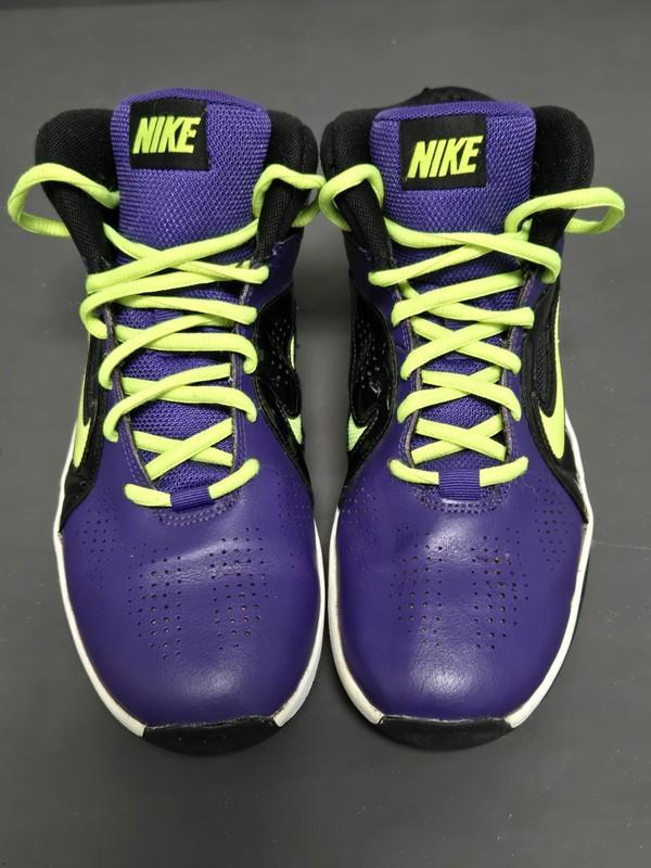 Nike Team Hustle D6 Athletic Youth Boys Basketball Shoes Size 7Y 599187-500