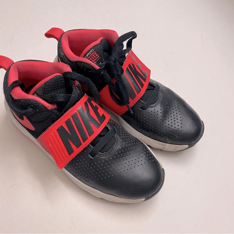 Nike Team Hustle Hi Top D8 GS Black Racer Hot Pink Girls Size 5 Youth
