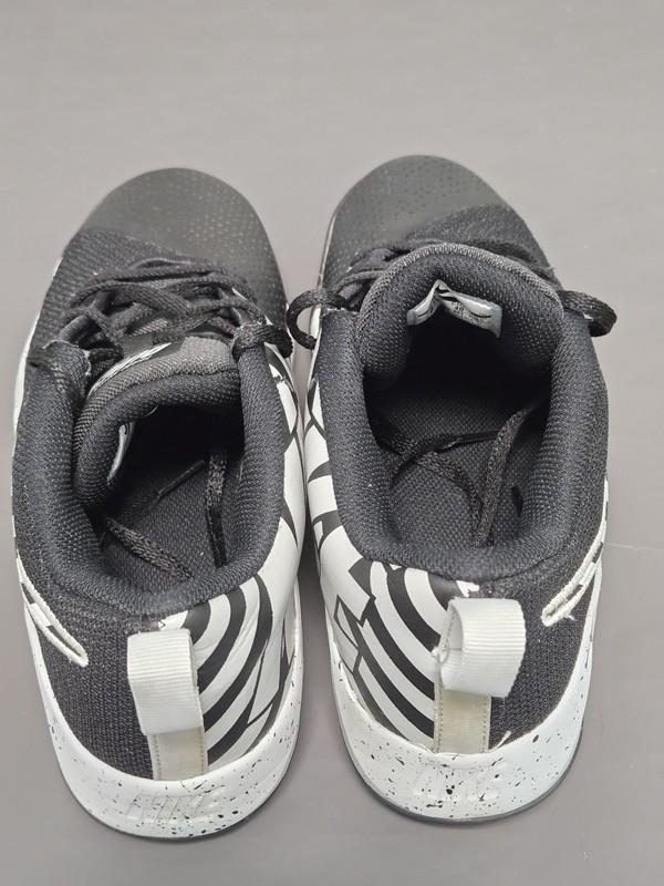 Nike Team Hustle Quick Youth Boys Black BV3236-001 Basketball Shoes Size 7Y