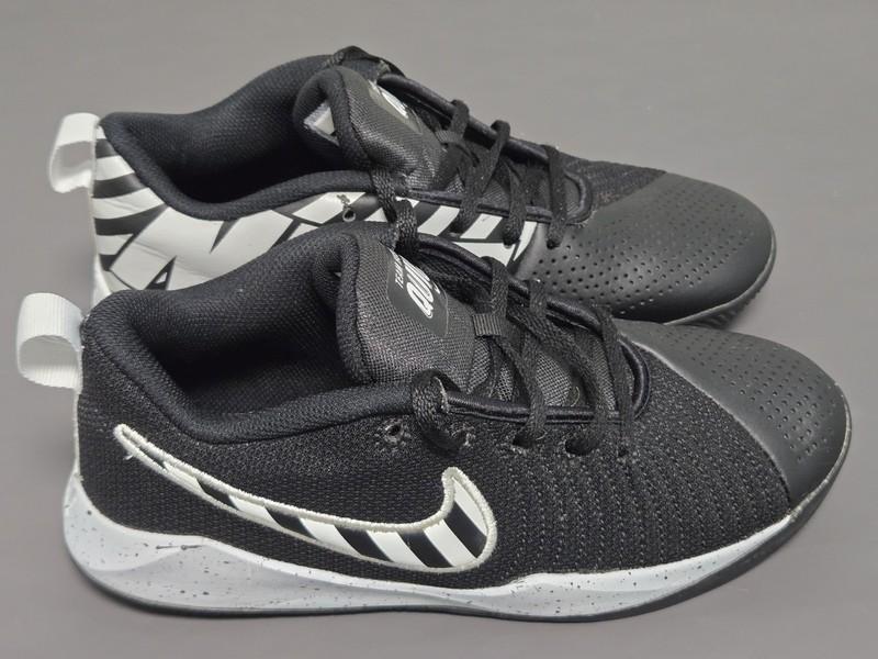 Nike Team Hustle Quick Youth Boys Black BV3236-001 Basketball Shoes Size 7Y