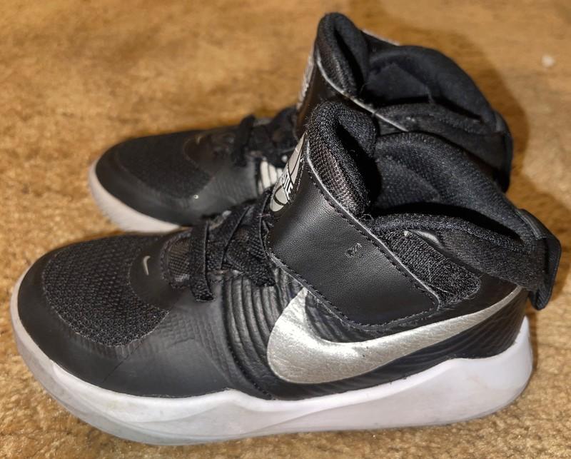 Nike Team Hustle Shoes Size 11