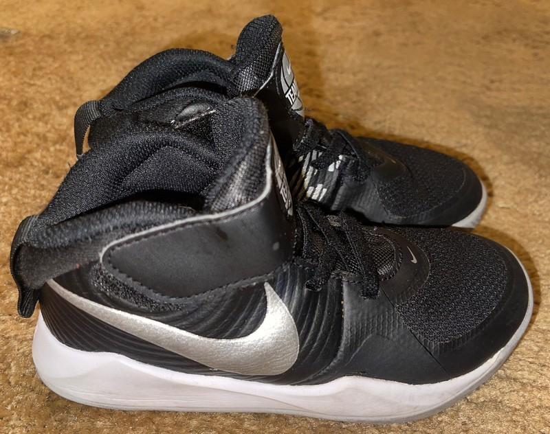 Nike Team Hustle Shoes Size 11