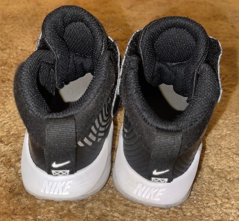 Nike Team Hustle Shoes Size 11