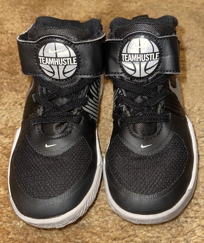 Nike Team Hustle Shoes Size 11