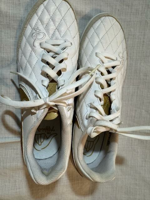 Nike Tiempo Soccer Sneakers Shoes 6.5 White Metallic Gold Lace Up