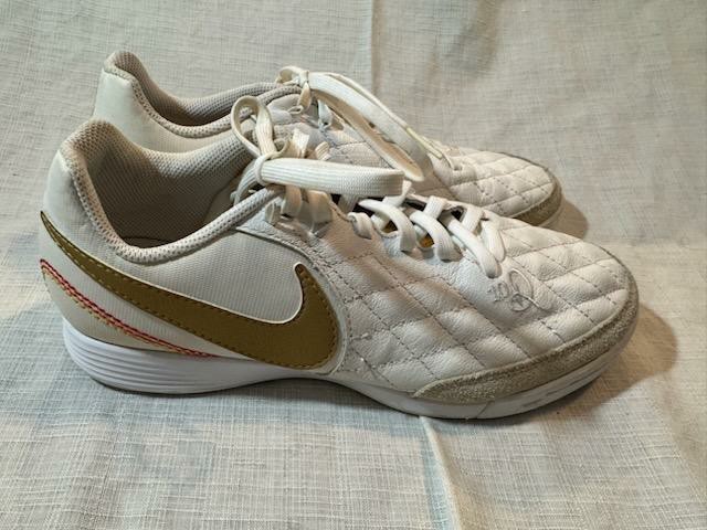 Nike Tiempo Soccer Sneakers Shoes 6.5 White Metallic Gold Lace Up