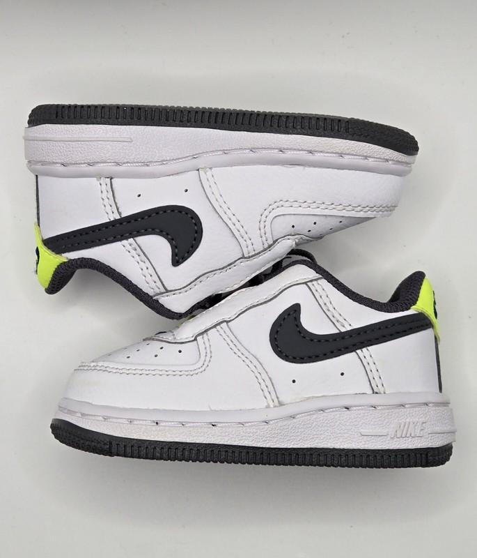 Nike toddler low white /neon & gray sneakers size 4C. CU5289-101