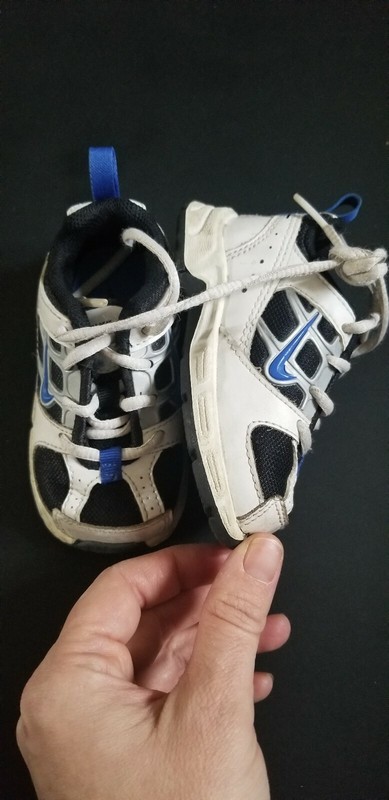 NIKE Toddler Pillartech Athletic Shoes - Size 4C White Blue Silver EUC