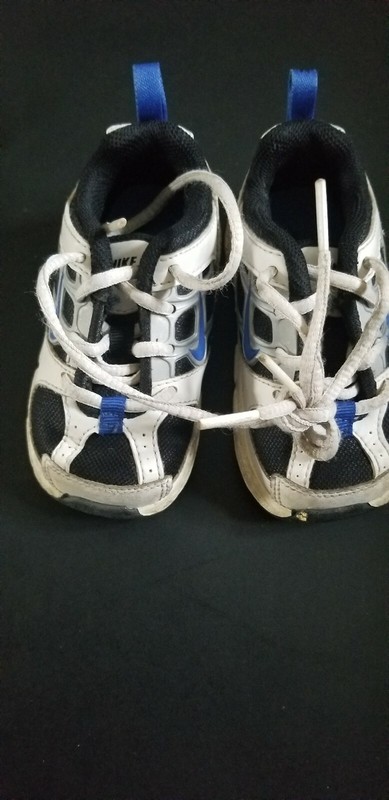 NIKE Toddler Pillartech Athletic Shoes - Size 4C White blue silver EUC