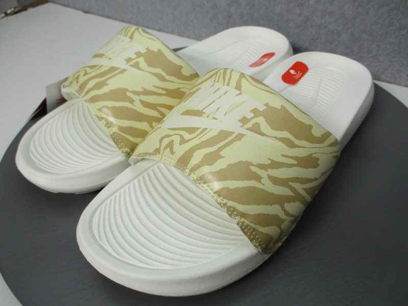 Nike Victori One Animal Print Slides Sandals CN9676-105 Beige Womens Sz 9