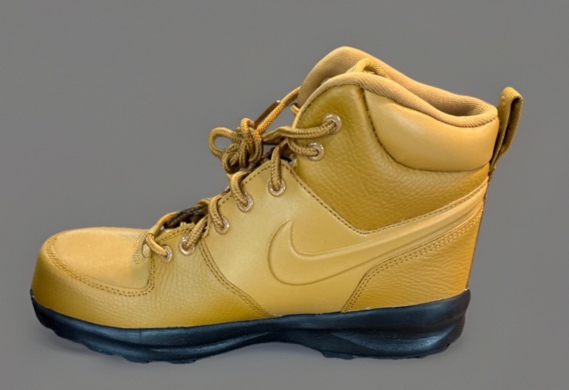 Nike Youth Boy’s Manoa Leather Wheat Black Boots Size 7Y