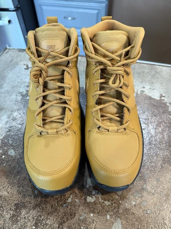 Nike Youth Boy’s Manoa Leather Wheat Black Boots Size 7Y