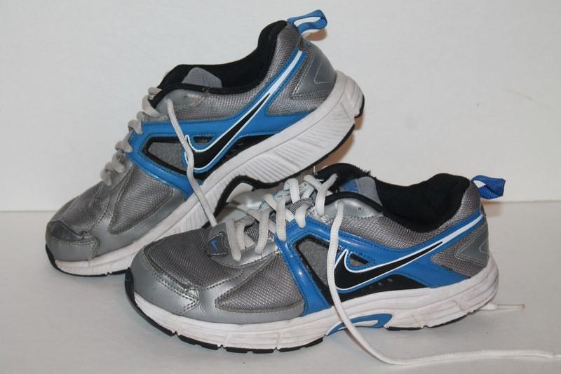 NikeDart 9 Running Shoes #443396-008 Slvr/Glue/Blk Youth Size 5.5 Y