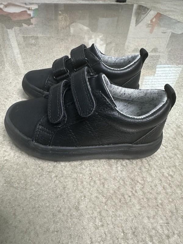 NWOB CAT & JACK DINO SNEAKERS BLACK INFANT TODDLER SZ 6
