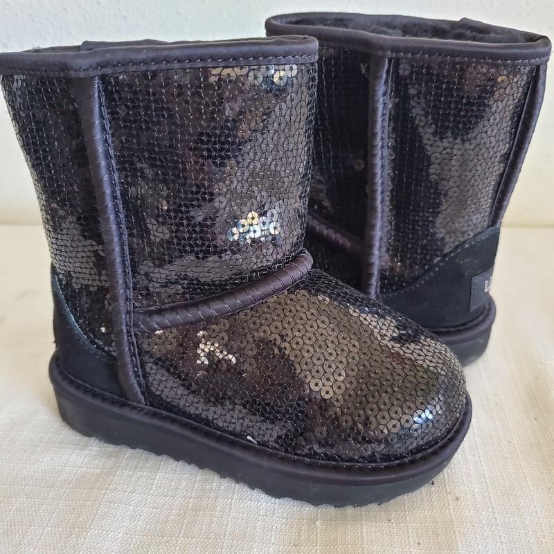 NWOB TODDLERS GIRLS SIZE 6 BLACK UGG CLASSIC SHORT CHUNKY SEQUIN BOOTS 1135330T