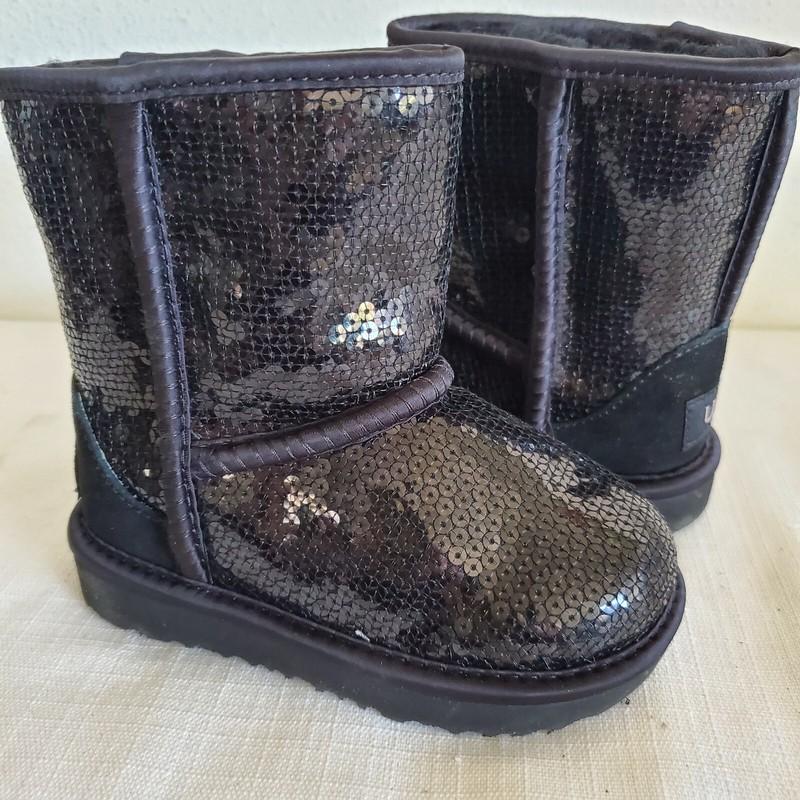 NWOB TODDLERS GIRLS SIZE 6 BLACK UGG CLASSIC SHORT CHUNKY SEQUIN BOOTS 1135330T