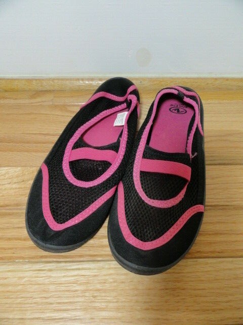 NWOT Athletic Works Girls Size 7/8 Pink/Black Water Shoes