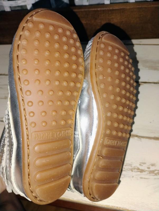 NWOT Minnetonka Silver Metallic Leather Double Fringe Toddler Booties 4 And 11