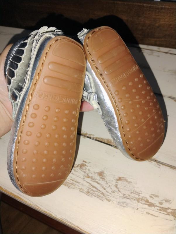 NWOT Minnetonka Silver Metallic Leather Double Fringe Toddler Booties 4 And 11