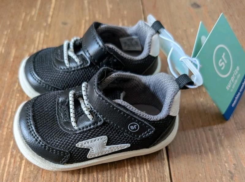 NWT Stride Rite Surprize Black/white Dwayne Non Tie Sneaker In Infant Size 3