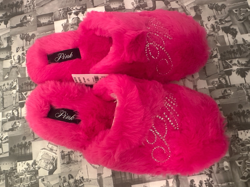 NWT Victoria's Secret PINK Faux Fur Pink Fire With Bling Slippers Medium 7 - 8