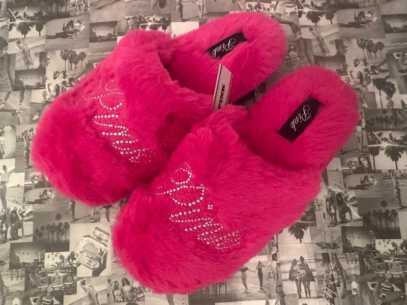 NWT Victoria's Secret PINK Faux Fur Pink Fire with Bling Slippers Medium 7 - 8