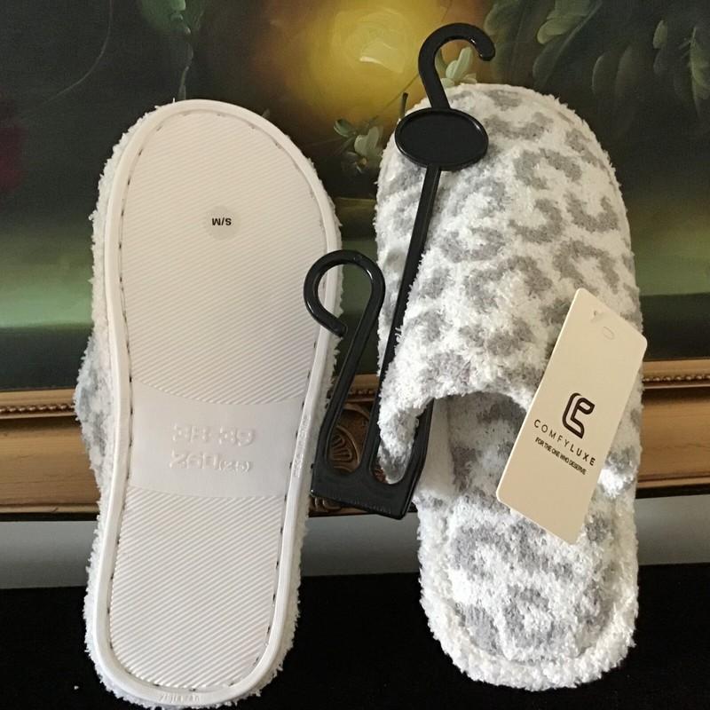NWT Women's Microfiber Comfy Luxe Leopard Print Indoor Slide Slippers Gray S/M