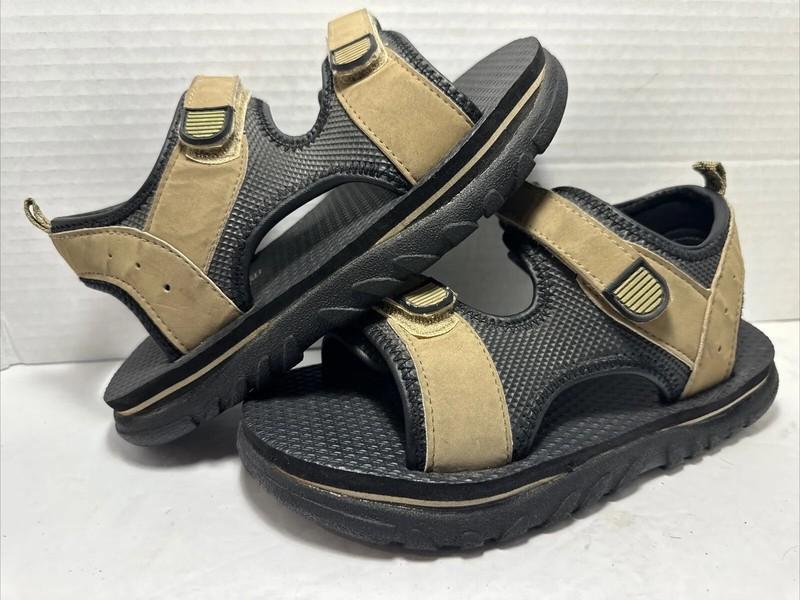 Oshkosh Boys Sandals Youth Sz 3 vellcro strap sports sandals Tan Excellent CC-2